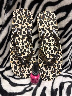 Leopard Print Flip Flops - Black Straps